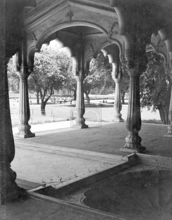 Sala Diwan E Khas dentro del Fuerte Rojo en Delhi; India 1940 
