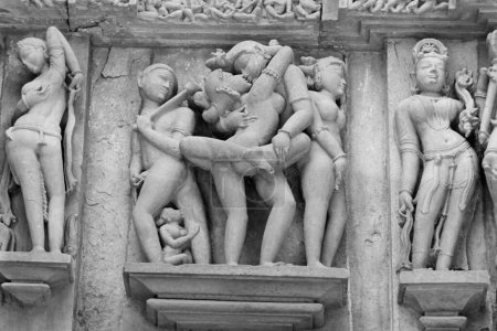 Téléchargez les photos : Sculpture à Khajuraho, Madhya Pradesh, Inde - en image libre de droit