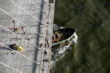 Foto de Vista de bajo construcción Bandra Worli enlace marítimo es de 8 carriles doble calzada cable se quedó puente; Bombay Mumbai; Maharashtra; India - Imagen libre de derechos