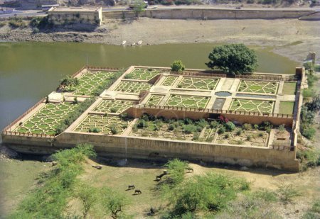 Jardines de Kesar Kyari Bagh fuerte ámbar en jaipur en Rajasthan India