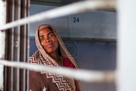 Foto de Mujer de window train, agra, uttar pradesh, Asia, India - Imagen libre de derechos