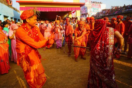Foto de Hombres bailando, festival Lathmar Holi, Mathura, Uttar Pradesh, India, Asia - Imagen libre de derechos