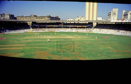 Foto de Partido de cricket en el estadio Wankhede, Mumbai, Maharashtra, India - Imagen libre de derechos