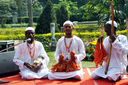 Téléchargez les photos : Sidi goma jouer de l'instrument de musique, gujarat, Inde, asie - en image libre de droit