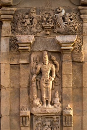 Site du patrimoine mondial de l'UNESCO, sculpture debout dans le temple de Pattadakal huit siècle, Karnataka, Inde