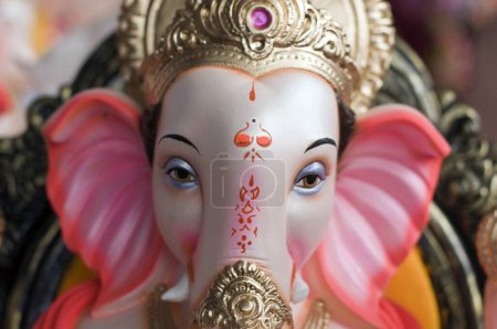 Téléchargez les photos : Idole du Seigneur Ganesh à Pune au Maharashtra Inde Asie - en image libre de droit