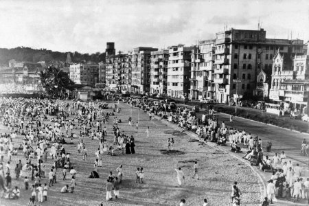 Téléchargez les photos : Vieille photo vintage de chowpatty mumbai maharashtra Inde - en image libre de droit