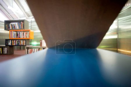 Téléchargez les photos : Bibliothèque de livres installation par Bose Krishanamachari ; Lava kashi galerie d'art ; Mattancherry ; Cochin maintenant Kochi ; Kerala ; Inde - en image libre de droit