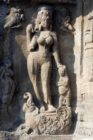 Téléchargez les photos : Sculpture de déesse rivière Ganga Ellora Grottes Aurangabad Maharashtra Inde Asie - en image libre de droit