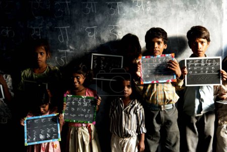 Foto de Children holding slats, Dilwara, Rajasthan, India - Imagen libre de derechos