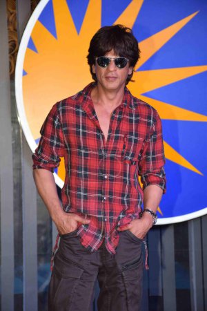 Téléchargez les photos : Shah Rukh Khan, SRK, acteur indien, inauguration de l'INOX, Mumbai, Inde, 11 mai 2017 - en image libre de droit