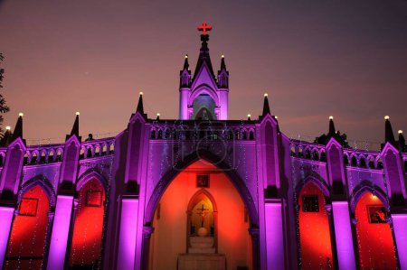 Téléchargez les photos : Église du Mont Marie illuminée, festival de Noël, bandra, mumbai, maharashtra, Inde, Asie - en image libre de droit