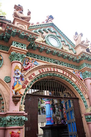 Téléchargez les photos : Krishna Baug Radha Krishna temple ; Charni Road ; Bombay Mumbai ; Maharashtra ; Inde - en image libre de droit