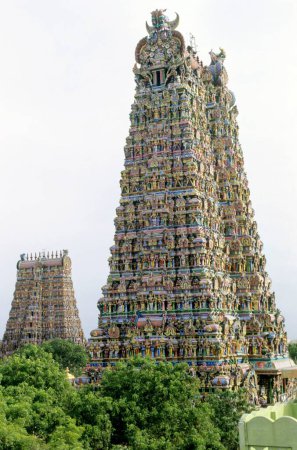 Foto de Torre oeste y sur en el templo de Sri Meenakshi; Madurai; Tamil Nadu; India - Imagen libre de derechos