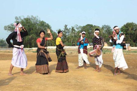 Téléchargez les photos : Célébration du Nouvel An du festival Bihu, Assam, Inde - en image libre de droit