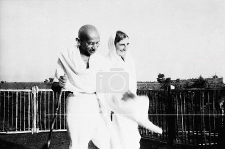 Téléchargez les photos : Mahatma Gandhi et Mirabehn, 1941 - en image libre de droit