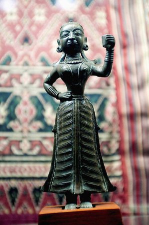 Téléchargez les photos : Statue de la femme dans le musée vadodara Gujarat Inde Asie - en image libre de droit