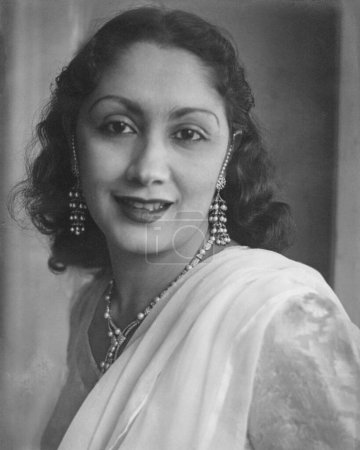 Foto de Viejo vintage principios de 1900 negro y blanco estudio retrato británico realeza mujer cara India - Imagen libre de derechos