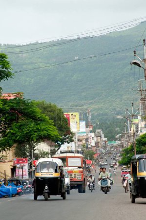 Téléchargez les photos : Trafic sur la rue rajwada, Satara, Maharashtra, Inde - en image libre de droit