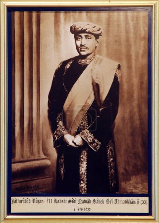 Téléchargez les photos : Peinture et vieux portrait royal de Jaffarabad Rajan Habshi Sidi Nawab Saheb Sri Ahmad Khan1879-1922, Gujarat, Inde - en image libre de droit