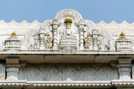 Téléchargez les photos : Nouveau temple padinath Jain ; Pune ; Maharashtra ; Inde - en image libre de droit