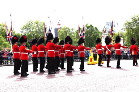 Téléchargez les photos : Garde défilé Buckingham palais, Londres, royaume-uni - en image libre de droit