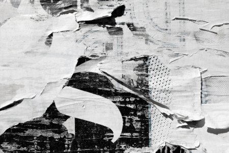 Alte Grunge-zerrissene Collage-Stadtplakate zerknitterten Papierplakat Textur Hintergrund. Abgerissenes Plakat mit verblichenem Papier.