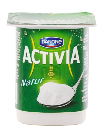 Téléchargez les photos : BUCHAREST, ROUMANIE - 2 AVRIL 2019. Danone Atctivia Natur. Activia est le seul produit de yaourt probiotique fabriqué avec une culture probiotique. - en image libre de droit