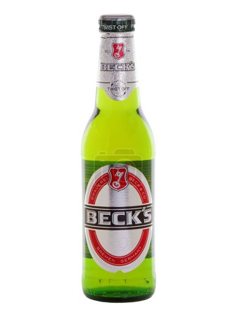 Téléchargez les photos : BUCHAREST, ROUMANIE - 29 MAI 2019. La bière bouteille de Beck, une marque détenue par Brauerei Beck & Co - en image libre de droit