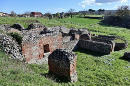 Téléchargez les photos : Mirabella Eclano, Campanie, Italie 23 novembre 2022 : Ruines de l'ancienne ville romaine d'Aeclanum datant du IIIe siècle avant JC. - en image libre de droit