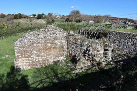 Téléchargez les photos : Mirabella Eclano, Campanie, Italie 23 novembre 2022 : Ruines de l'ancienne ville romaine d'Aeclanum datant du IIIe siècle avant JC. - en image libre de droit