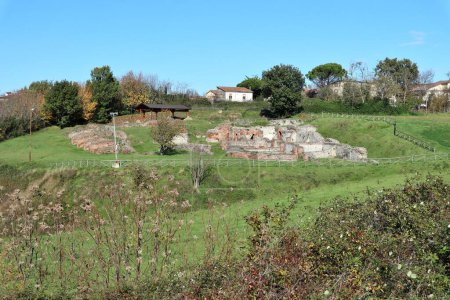 Foto de Mirabella Eclano, Campania, Italia 23 de noviembre de 2022: Ruinas de la antigua ciudad romana de Aeclanum que datan del siglo III a.C.. - Imagen libre de derechos