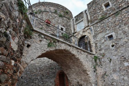 Téléchargez les photos : Pizzo Calabro, Calabre, Italie 10 juin 2021 : Château aragonais où le roi de Naples Gioacchino Murat a été détenu et abattu en 1815 - en image libre de droit