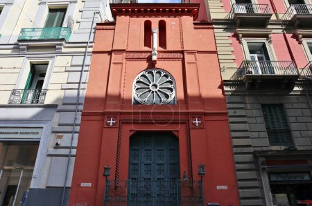 Foto de Nápoles, Campania, Italia 28 de febrero de 2022: Iglesia del Palazzo Nunziante del siglo XIX en Via Morelli - Imagen libre de derechos