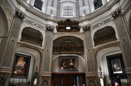 Foto de Nápoles, Campania, Italia 3 de enero de 2022: Interior de la Iglesia del Pío Monte della Misericordia del siglo XVII en Via dei Tribunali - Imagen libre de derechos