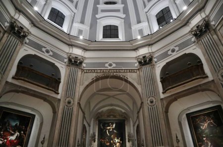 Téléchargez les photos : Naples, Campanie, Italie 3 janvier 2022 : Intérieur de l'église du XVIIe siècle de Pio Monte della Misericordia sur Via dei Tribunali - en image libre de droit
