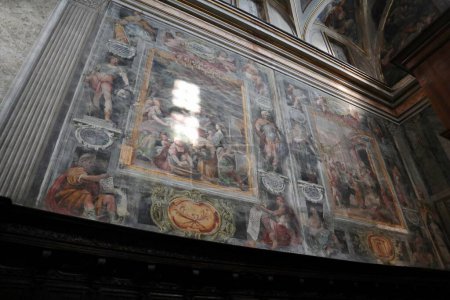 Téléchargez les photos : Naples, Campanie, Italie - 27 décembre 2022 : Fresques de Belisario Corenzio dans l'abside de l'église de Santa Maria La Nova - en image libre de droit