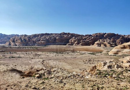 Foto de Petra, Jordan - January 6, 2023: Nabataean archaeological site from the 1st century AD. known as Little Petra or White Petra - Imagen libre de derechos