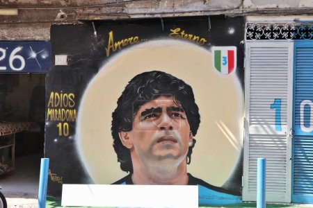 Foto de Nápoles, Campania, Italia 27 de abril de 2023: Mural de Maradona en Via Fontanelle - Imagen libre de derechos