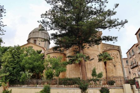Téléchargez les photos : Tropea, Calabre, Italie 12 juin 2021 : Cathédrale Maria Santissima di Romania à Largo Duomo - en image libre de droit