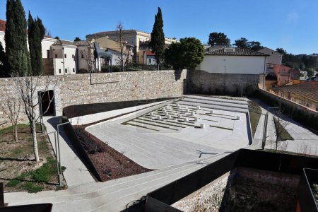 Benevento, Kampanien, Italien 15. Februar 2024: Blick von der Terrasse des kürzlich erweiterten und renovierten Hortus Conclusus, in dem Werke des Künstlers Mimmo Paladino zu sehen sind.