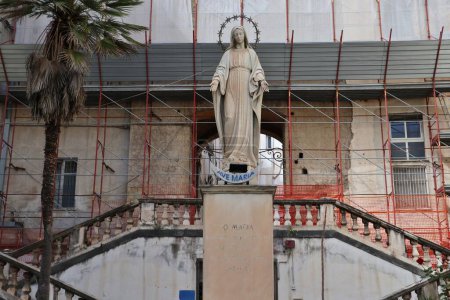 Téléchargez les photos : Naples, Campanie, Italie 28 mars 2024 : Basilique de San Gennaro hors les murs construite au Ve siècle à côté des Catacombes de San Gennaro dans le Rione Sanit - en image libre de droit