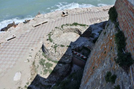 Termoli, Molise, Italia 12 de abril de 2024: Pueblo fortificado en el mar Adriático dominado por el castillo de Suabia construido en el siglo XI