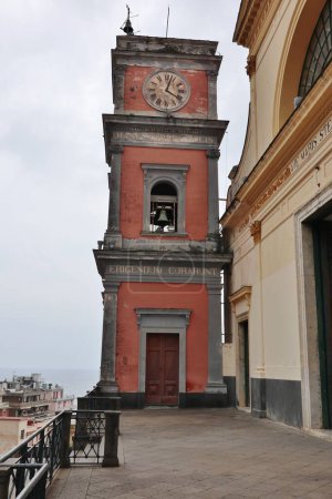Maiori, Campanie, Italie 16 avril 2024 : Sanctuaire de Santa Maria a Mare, construit au XIIIe siècle, Via Scale Sante di Corso Reginna