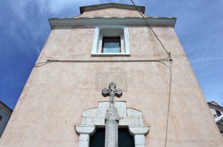 Macchiagodena, Molise, Italie - 7 mai 2024 : Église du XVIIIe siècle de San Lorenzo, construite au XIIIe siècle au pied du château dans la Via Francesco Jovine