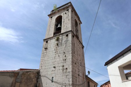 Macchiagodena, Molise, Italien - 7. Mai 2024: Kirche San Nicola di Bari aus dem 17. Jahrhundert, erbaut im 13. Jahrhundert am Fuße des Schlosses in der Via