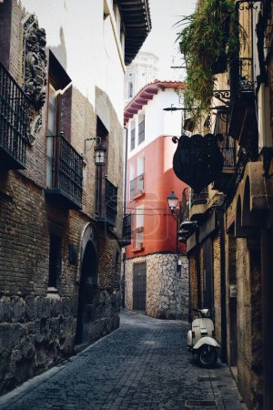 Photo for Narrow alley in the town of Tudela in Navarre in Spain on July 26, 2023 - Royalty Free Image