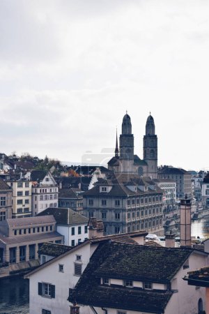 Téléchargez les photos : Vue panoramique de la ville de Zurich en Suisse le 19 novembre 2019 - en image libre de droit