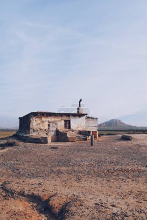 Foto de Casa abandonada en Las Bardenas Reales en Navarra, España, el 26 de diciembre de 2023 - Imagen libre de derechos