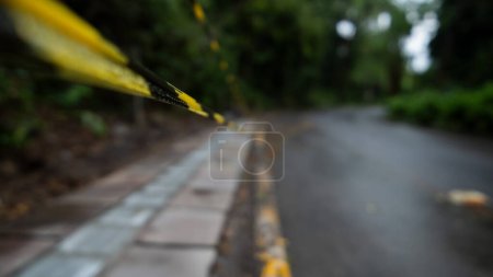 Téléchargez les photos : Glissement de terrain sur la route dans la ville de Gramado - en image libre de droit